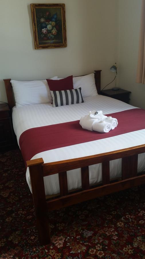 The Empire Hotel Deloraine Dış mekan fotoğraf