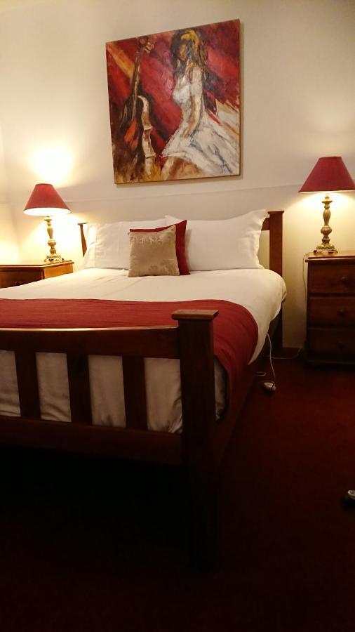 The Empire Hotel Deloraine Dış mekan fotoğraf